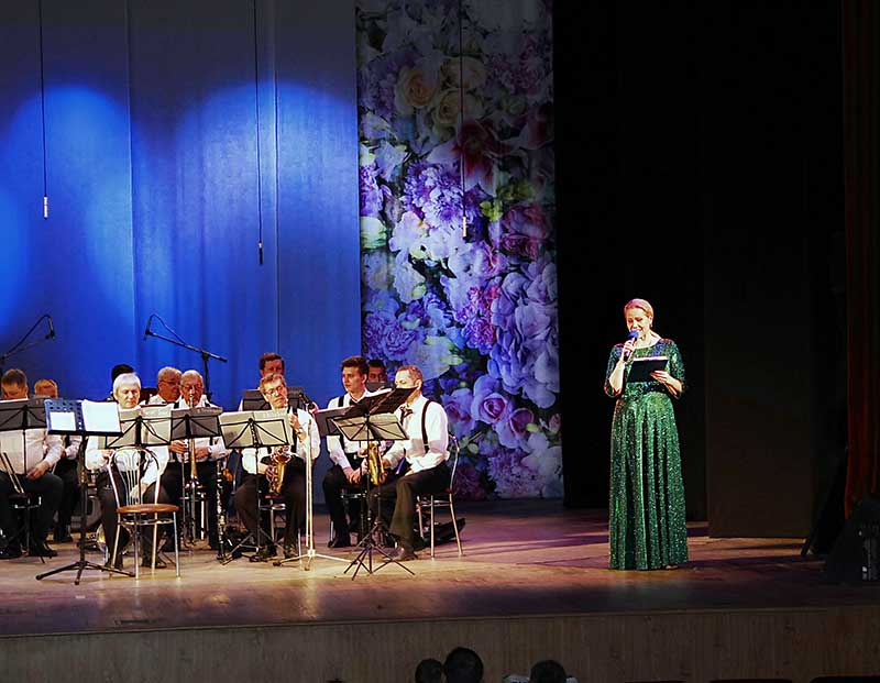 Ведущая концертной программы солистка Чебоксарской капеллы «Классика» Татьяна Карпова.