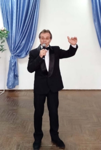 Солист капеллы «Классика» Анатолий Данилов исполнил «33 коровы» на концерте в детсаде №52 г.Чебоксары