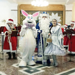 Оркестр Дедов Морозов выступил в Администрации города Чебоксары