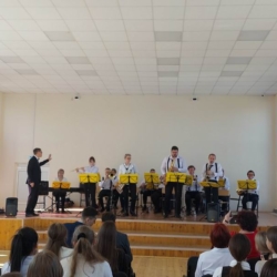 10 апреля в 12 школе выступил Концертно-духовой оркестр