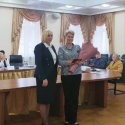 Татьяне Карповой вручили почетное звание заслуженного артиста ЧР