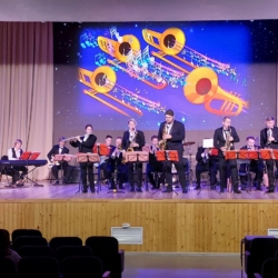 Видеозапись концерта оркестра в 65 школе – “На молодежной волне”