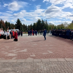 Хор Капеллы “Классика” и общественники провели акцию «Песни Победы» для подростков, требующих особого внимания