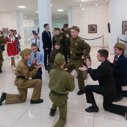 Отгремели балы “Вальс Победы” – для 5 – 11 классов 44  лицея