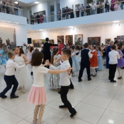 Бал для 27 школы открыл цикл Выпускных балов 2025 Капеллы КЛАССИКА