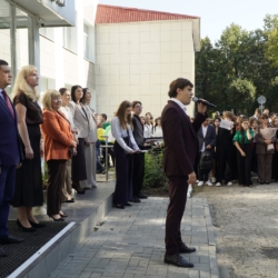 Капелла «Классика» поздравила с 1 сентября студентов Чебоксар и Новочебоксарска