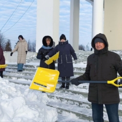 Музыканты — за чистоту! Хор Капеллы “Классика” вышел на субботник!